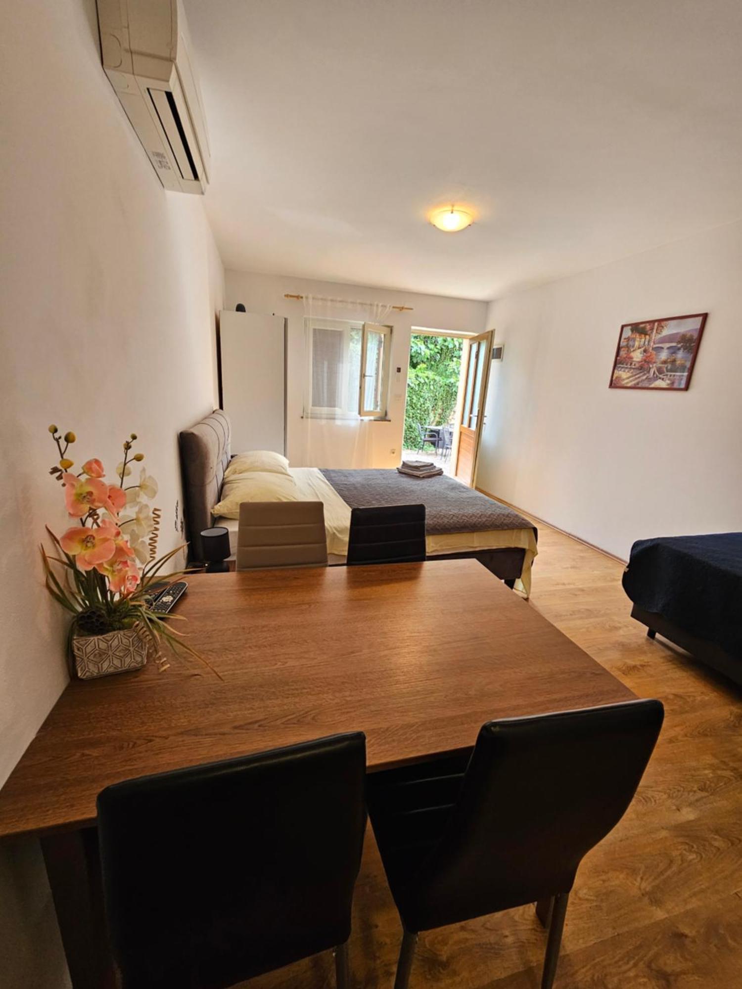 Apartmani Barbara Brseč Eksteriør bilde