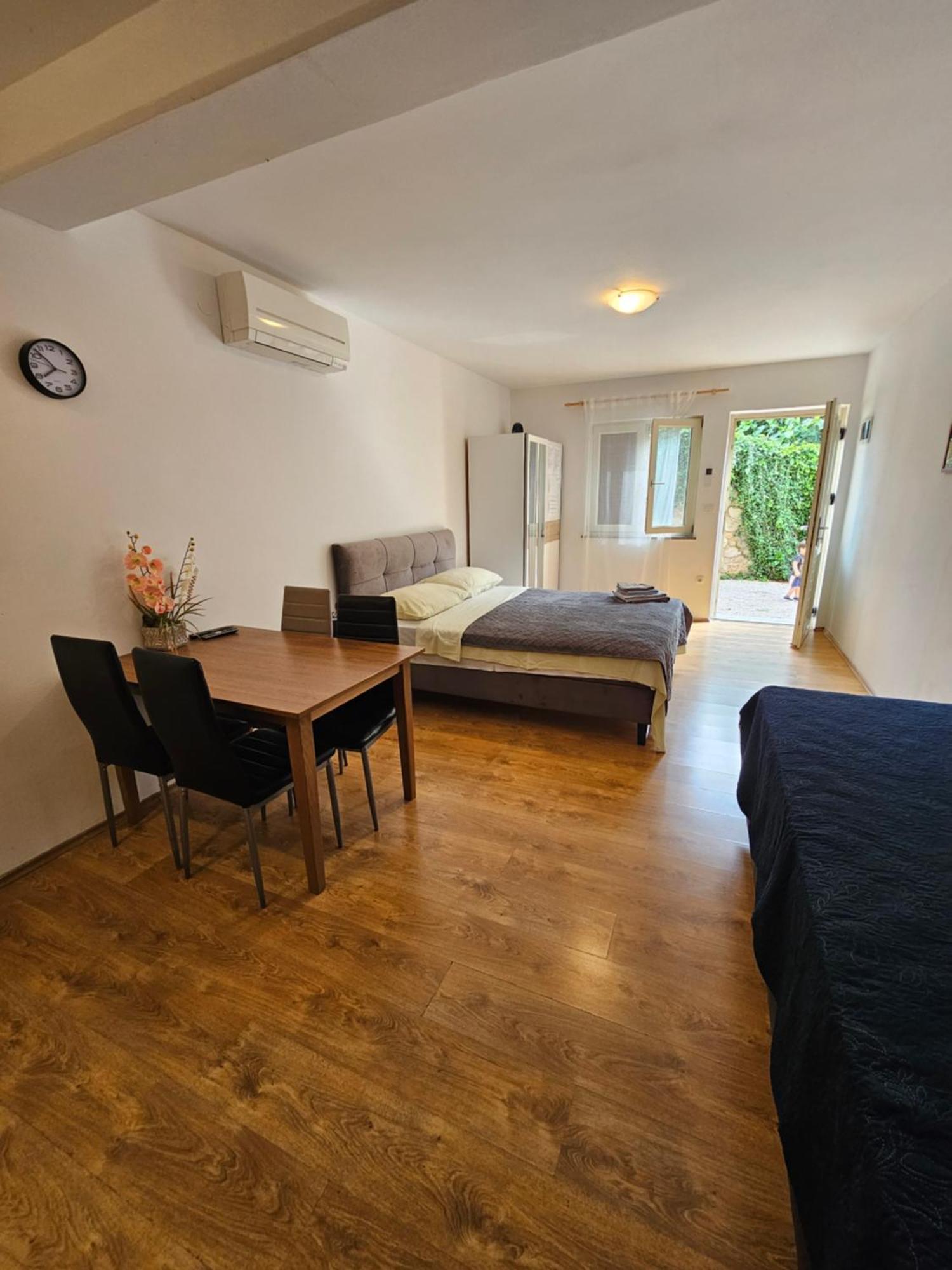 Apartmani Barbara Brseč Eksteriør bilde